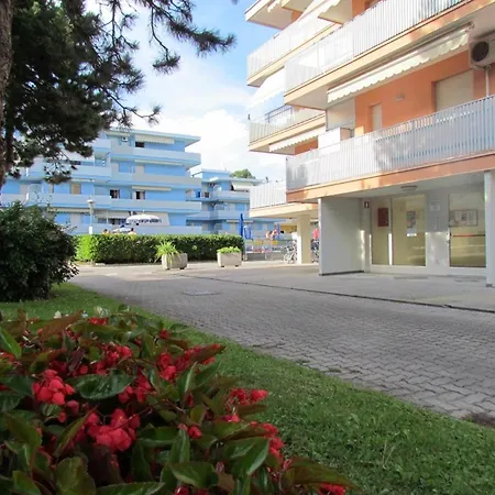 Poolside Serenity - Beahost Appartement Bibione