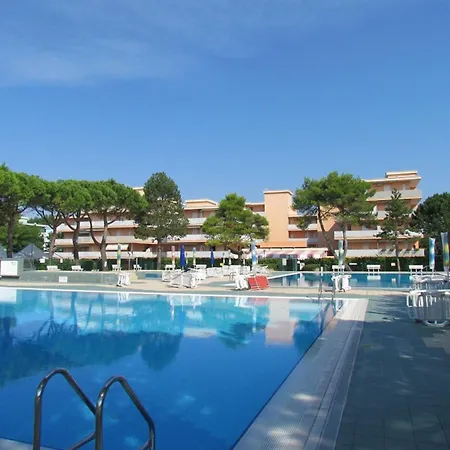 Poolside Serenity - Beahost Bibione