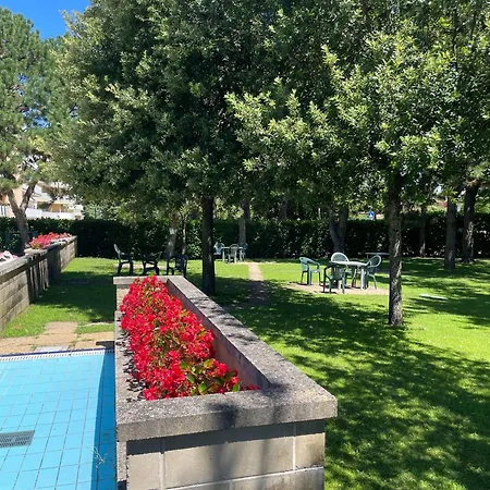 Poolside Serenity - Beahost Appartement