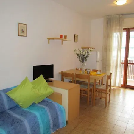 Poolside Serenity-beahost Appartement *
