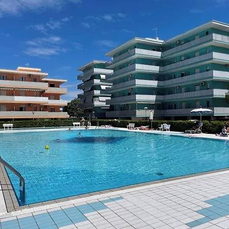 Poolside Serenity-beahost Appartamento *